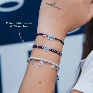 Pulsera tejida morada de Alianza lima